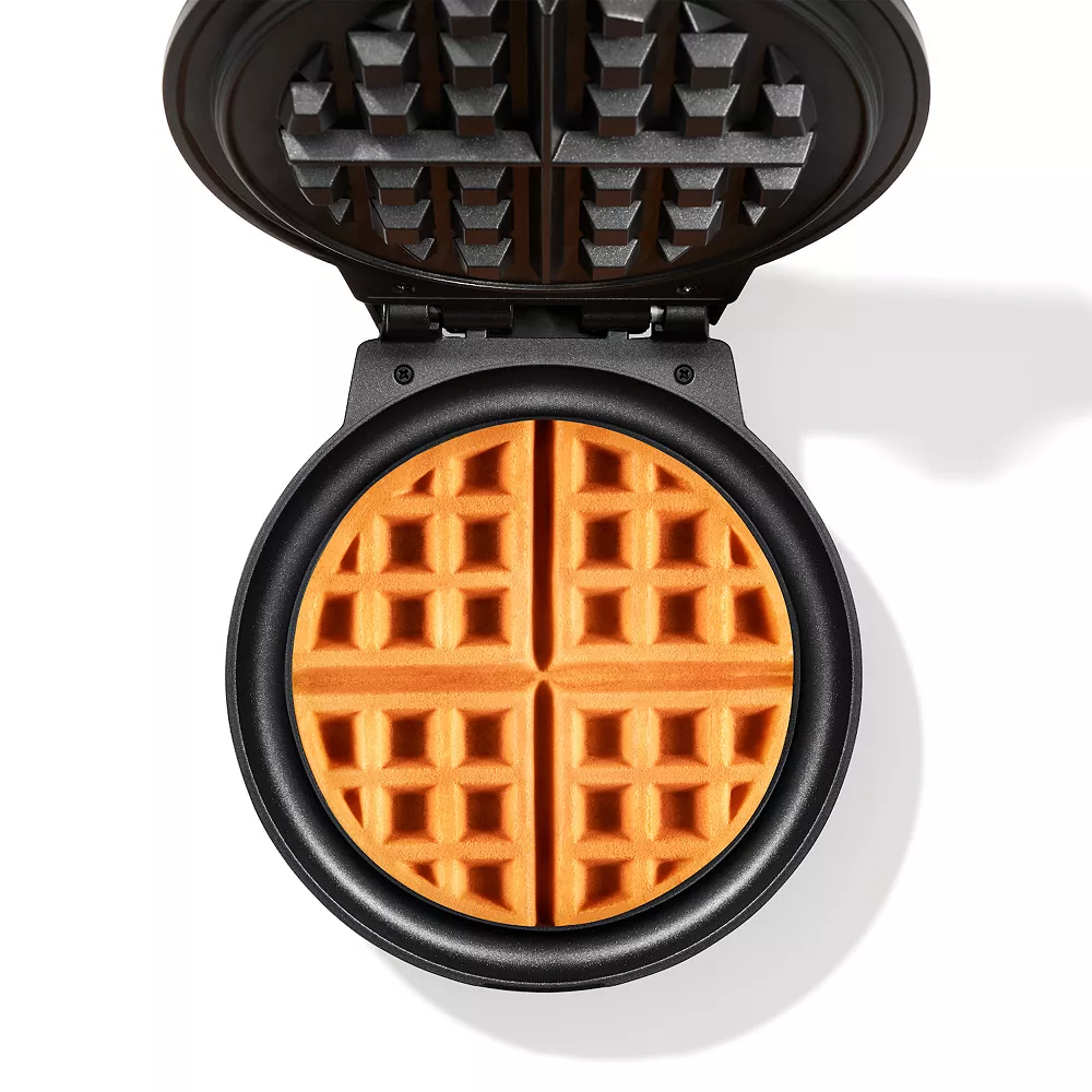 Chefman Anti-Overflow Belgian Waffle Maker 6 Chefman Anti-Overflow Belgian Waffle Maker - Image 4